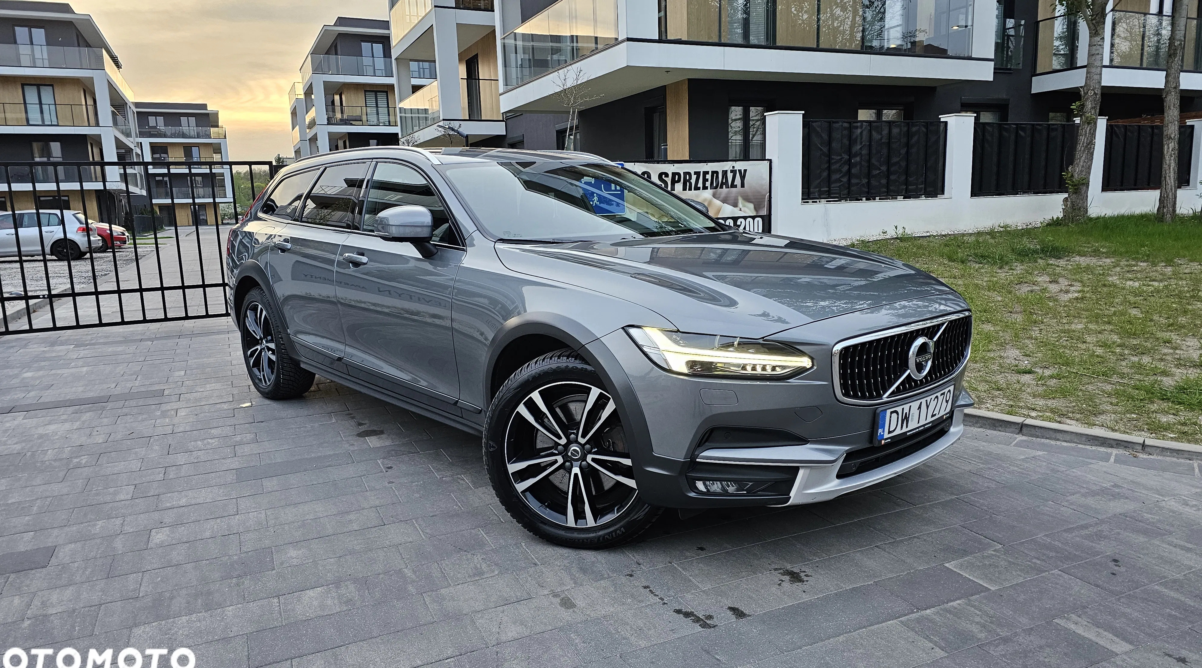 volvo pabianice Volvo V90 Cross Country cena 97900 przebieg: 261000, rok produkcji 2018 z Pabianice